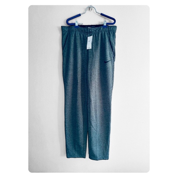 β
NWT Nike Therma Standard Fit Sweatpants - Gray β
- Picture 8 of 16
